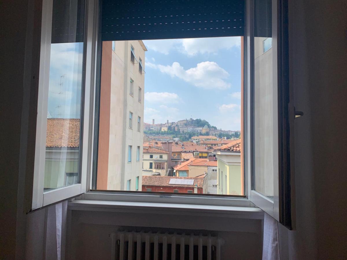 Camozzi Central Apartment Bergamo Exterior photo