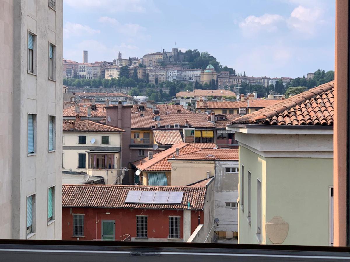 Camozzi Central Apartment Bergamo Exterior photo